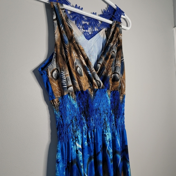 🤑BOGO!🤑 Blue flowy v neck peacock design midi dress - Picture 2 of 7